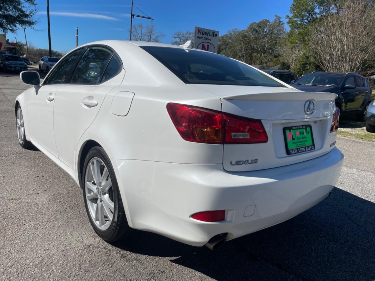 2007 WHITE LEXUS IS 250 BASE (JTHBK262372) with an 2.5L engine, Automatic transmission, located at 5103 Dorchester Rd., Charleston, SC, 29418-5607, (843) 767-1122, 36.245171, -115.228050 - Photo#4